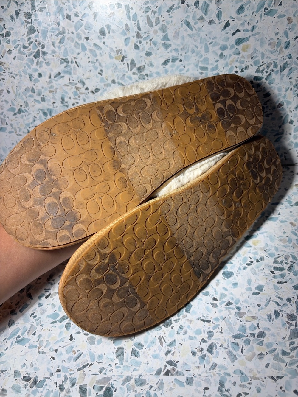 Coach Signature Faux Fur Scuff Slippers Khaki Chalk US 9B Women - Picture 7 of 7